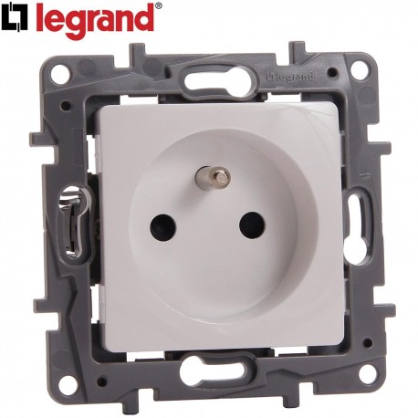 Prise encastrable 2P + T LEGRAND Niloe blanc
